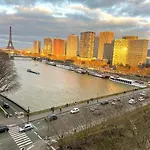 2 Bedroom Flat With Eiffel & River Seine Views