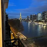 2 Bedroom Flat With Eiffel & River Seine Views