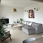 2 Bedroom Flat With Eiffel & River Seine Views