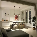 2 Bedroom Flat With Eiffel & River Seine Views