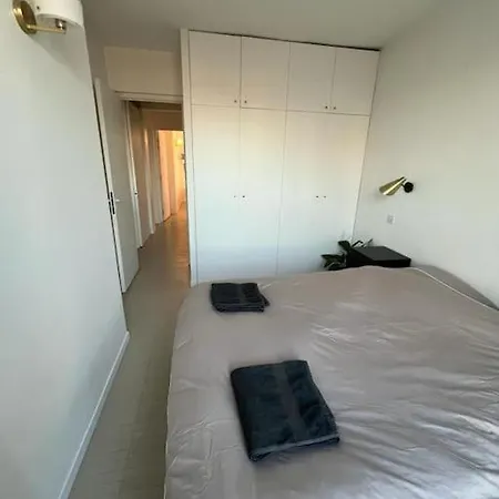 2 Bedroom Flat With Eiffel & River Seine Views Parigi