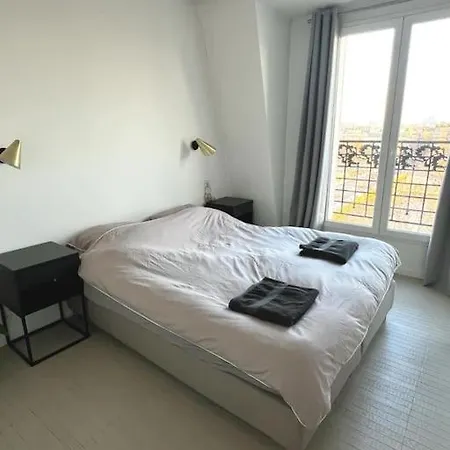 2 Bedroom Flat With Eiffel & River Seine Views Apartment *