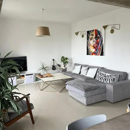 2 Bedroom Flat With Eiffel & River Seine Views * Parigi