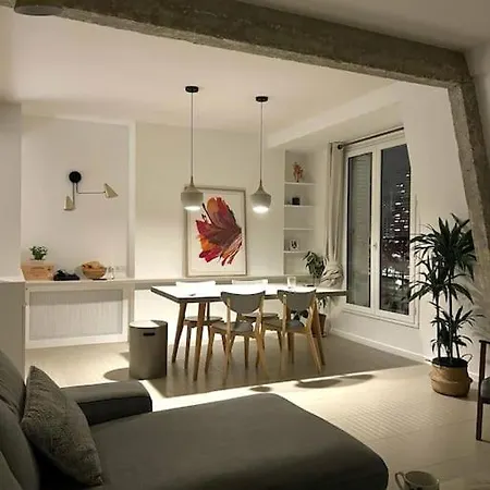 2 Bedroom Flat With Eiffel & River Seine Views Parigi